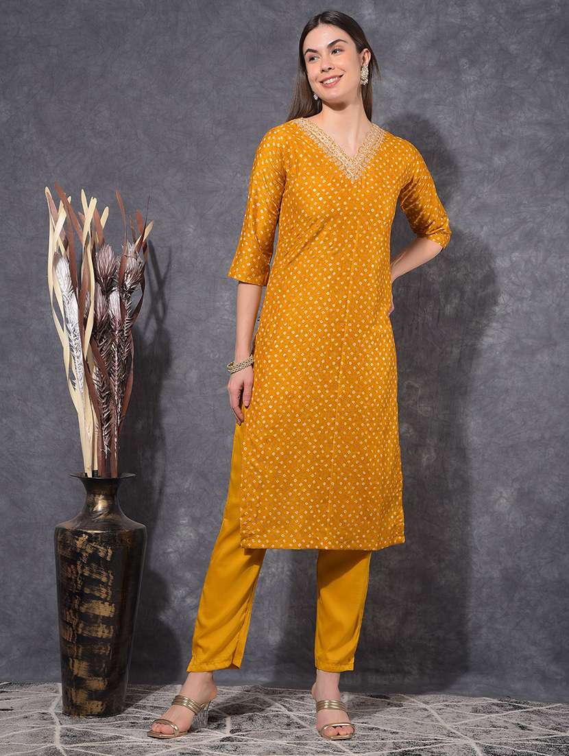 women bandhani three quarter sleeve kurta pant set