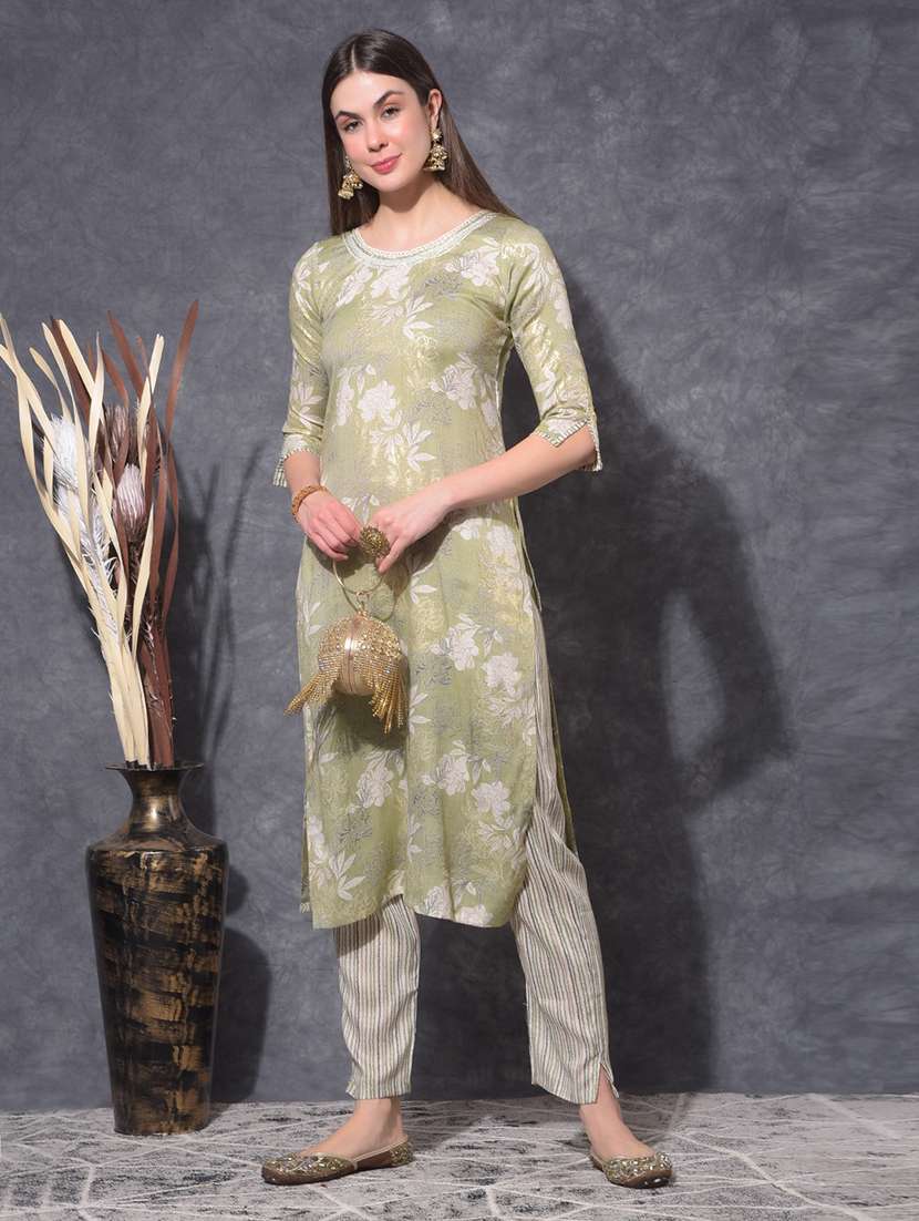 women floral three quarter sleeve kurta pant set