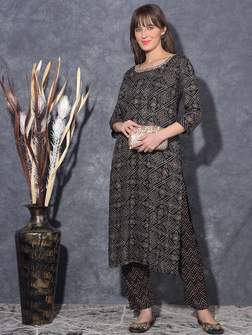 women bandhani three quarter sleeve kurta pant set
