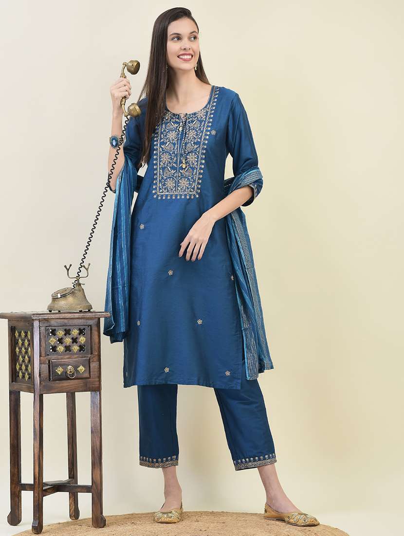 women three quarter sleeve kurta pant with dupatta set