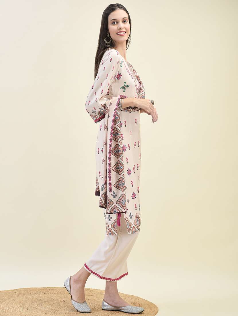 women three quarter sleeve kurta pant with dupatta set - 21629660 -  Standard Image - 3