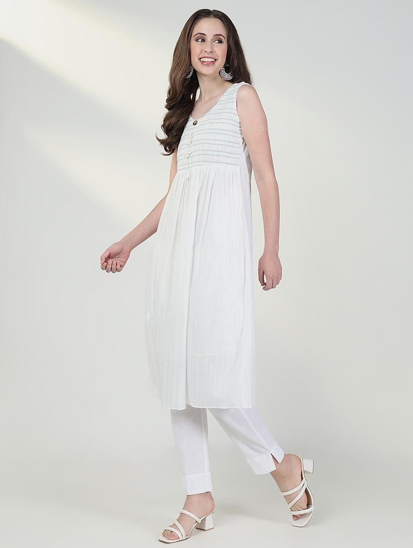 women solid sleeveles embroidered layered kurta - 21632722 - Standard Image - 3