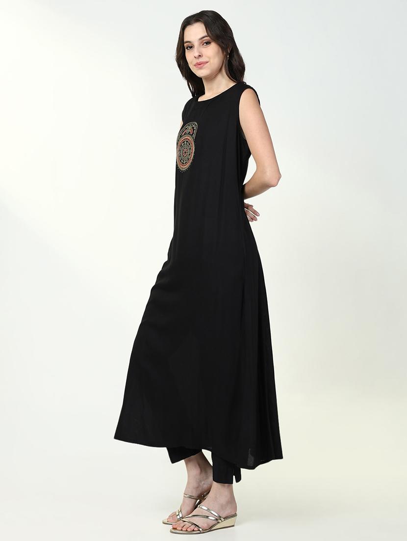 women black embroidered kurta with jacket - 21632735 - Standard Image - 3