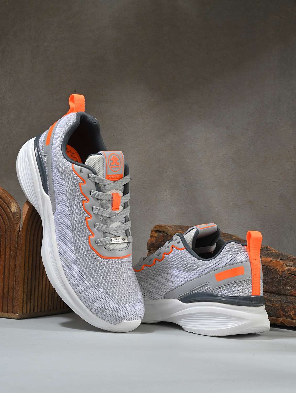 men lace up running sport shoes