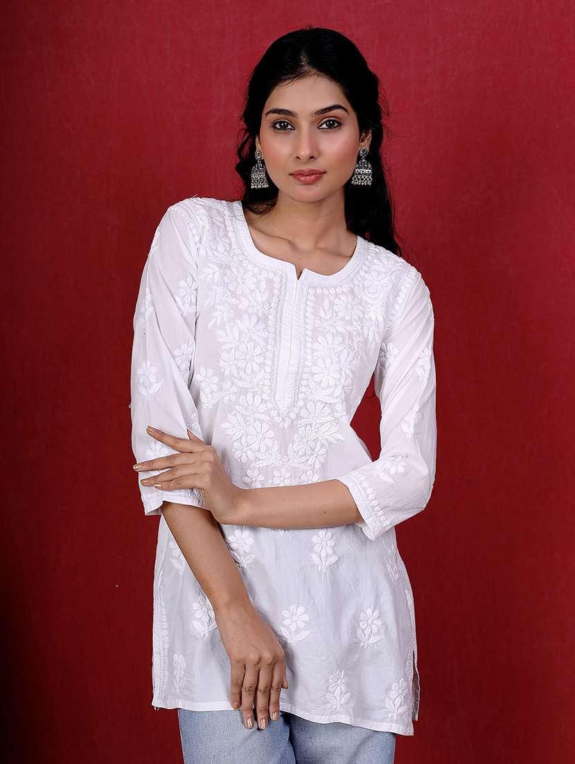 women three quarter sleeve straight chikankari kurti - 21635781 - Zoom Image - 0