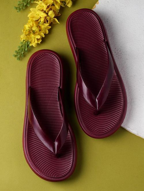 women maroon solid slipper - 21637817 -  Standard Image - 0