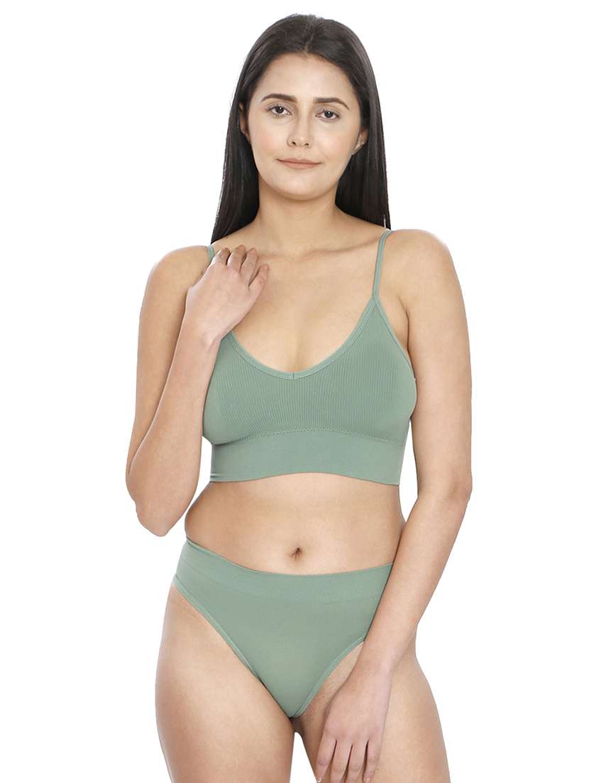 women solid bra and panty set