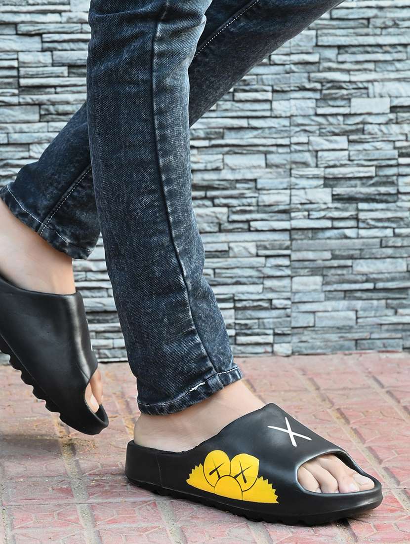 men printed slider flip flop - 21641106 -  Standard Image - 3