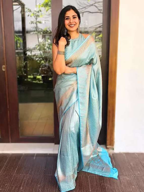 women self design banarasi saree with blouse