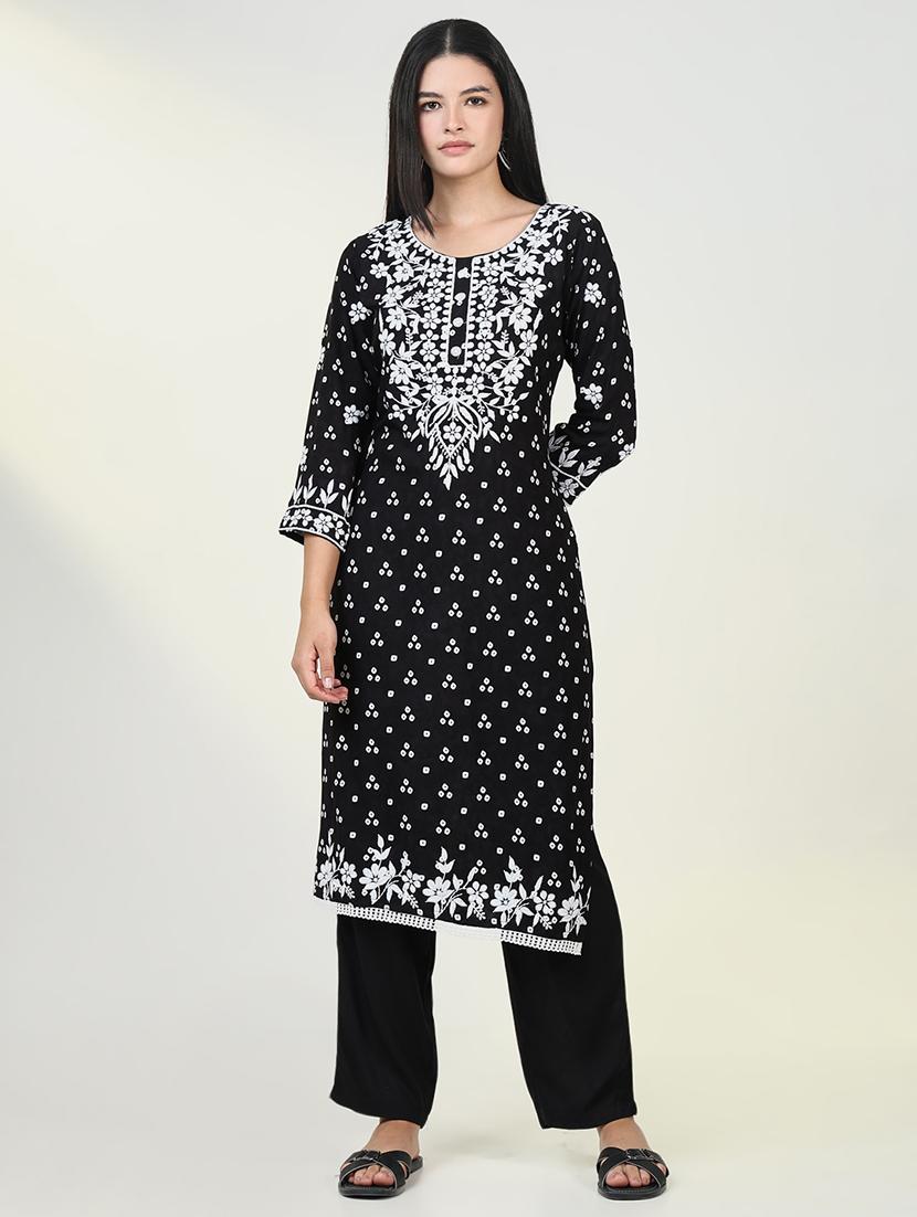 women three quarter sleeve straight chikankari kurta - 21643197 - Zoom Image - 0