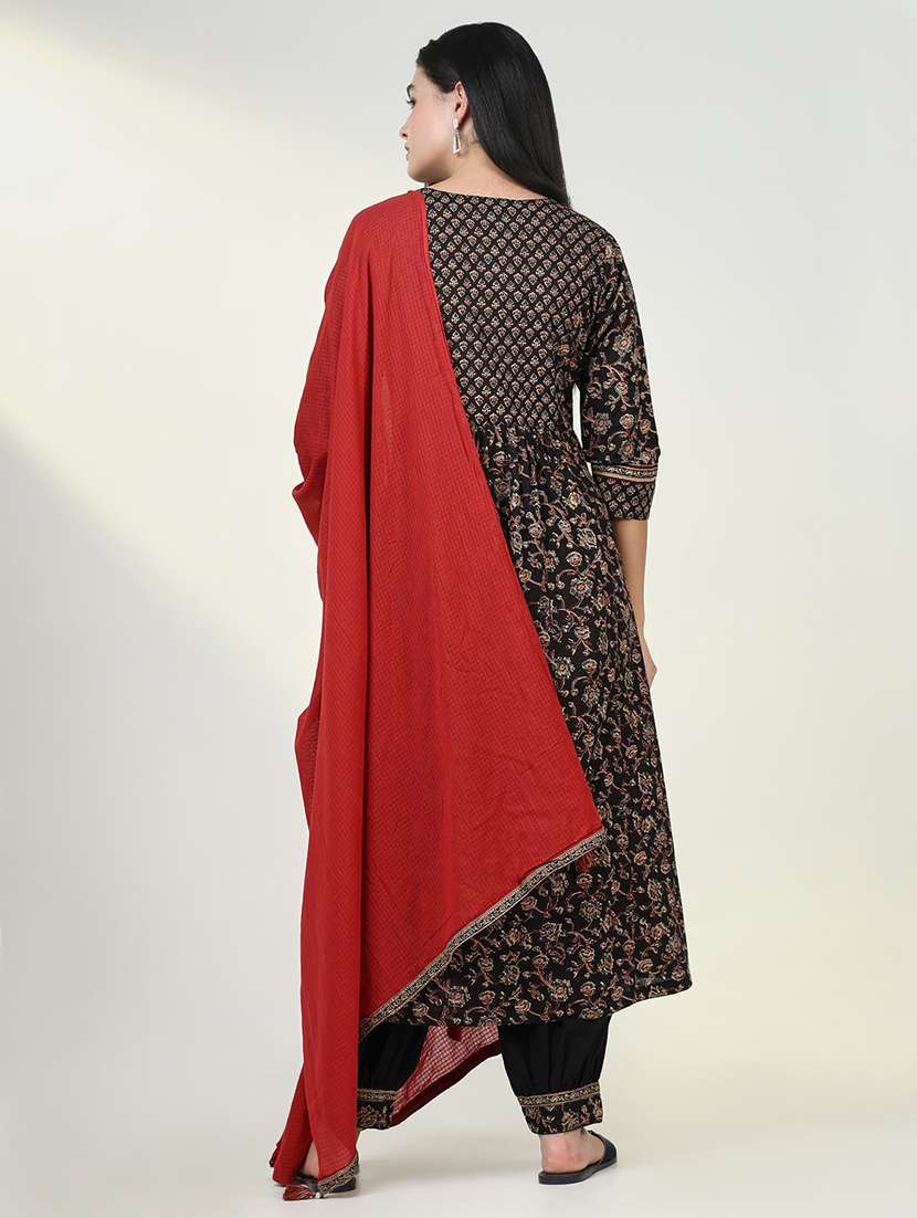 women three quarter sleeve kurta salwar with dupatta set - 21643225 -  Standard Image - 3