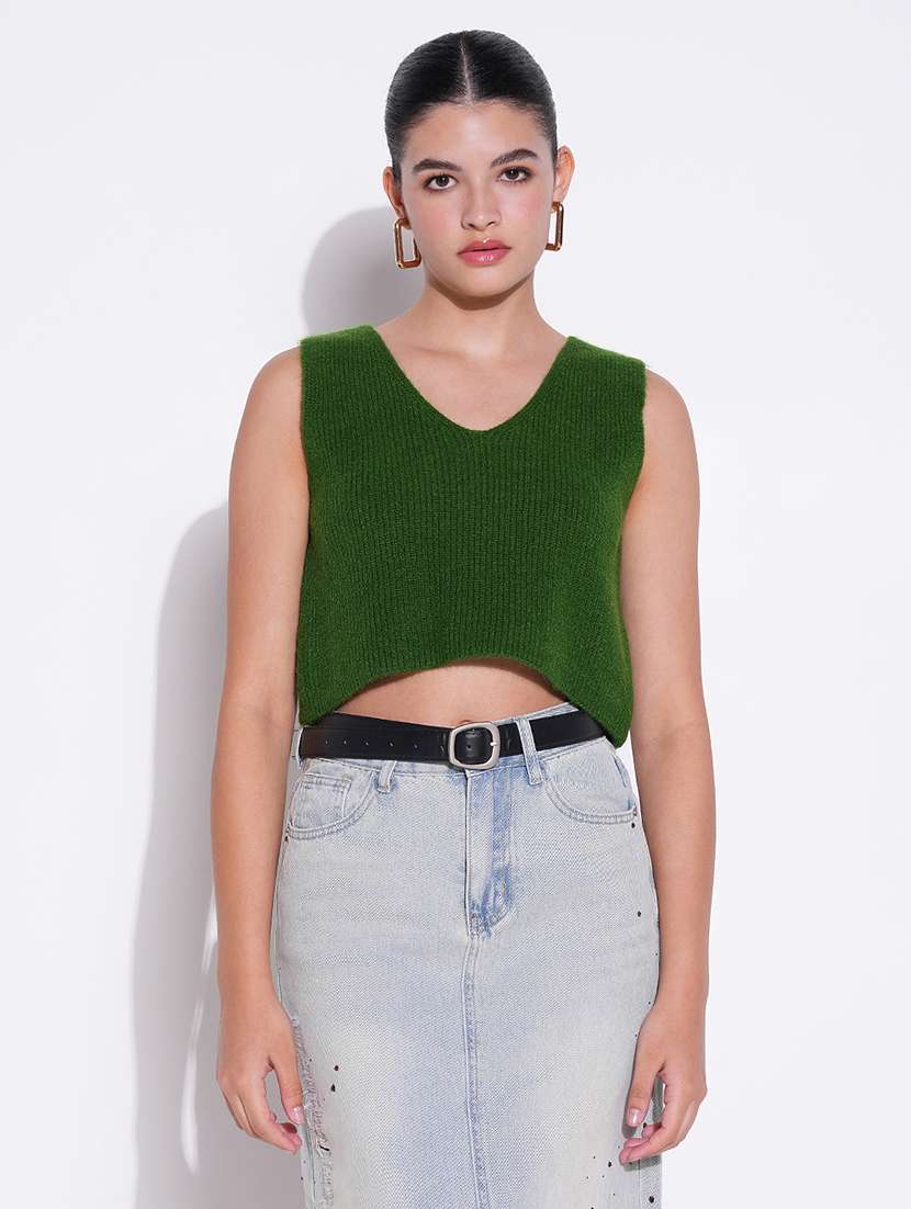 women solid sleeveless crop top