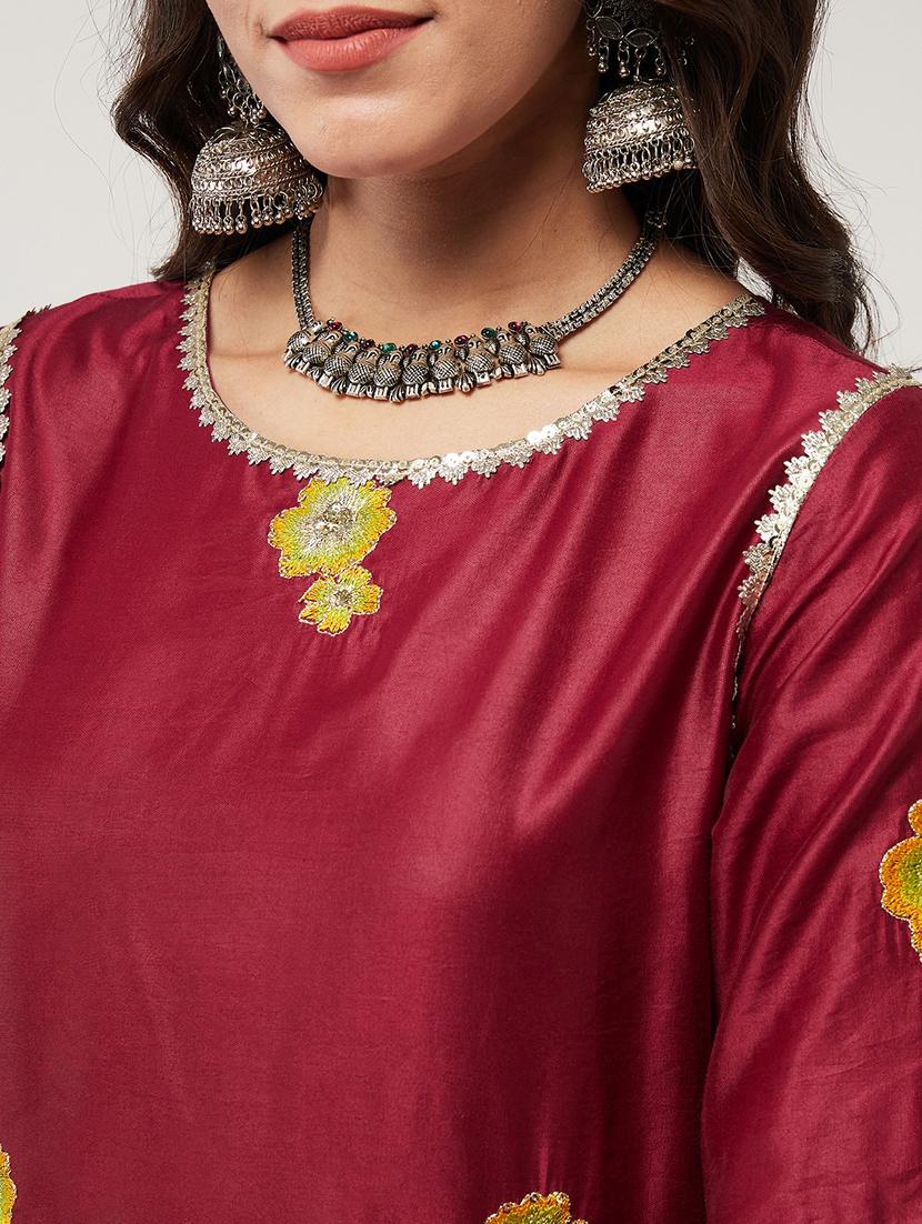 women embroidered round neck straight kurta - 21644056 - Standard Image - 5