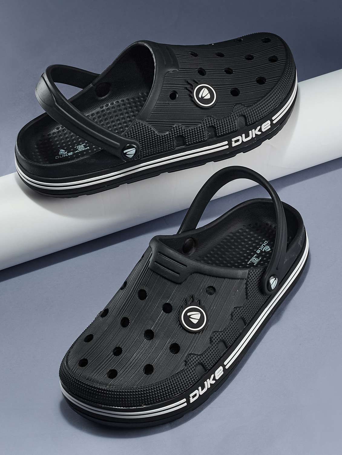 men black solid clogs