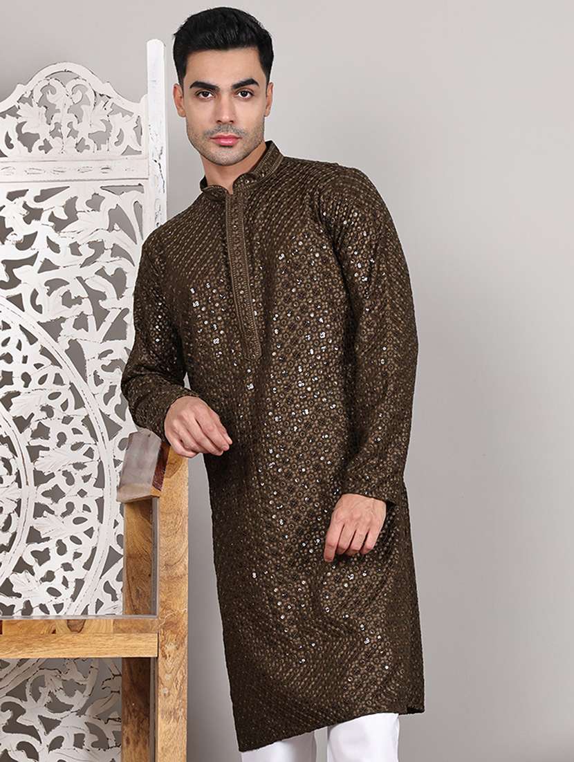 men embroidered long sleeves kurta