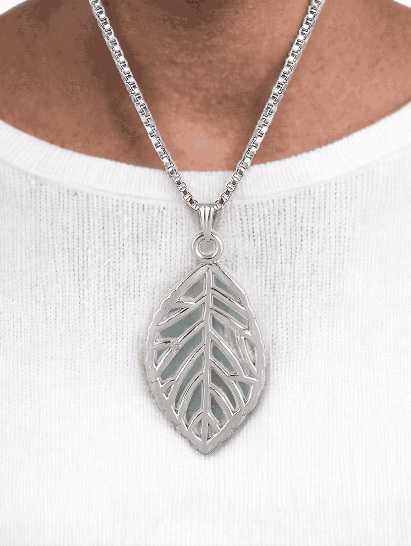 men petal shaped pendant with chain - 21646408 -  Standard Image - 3