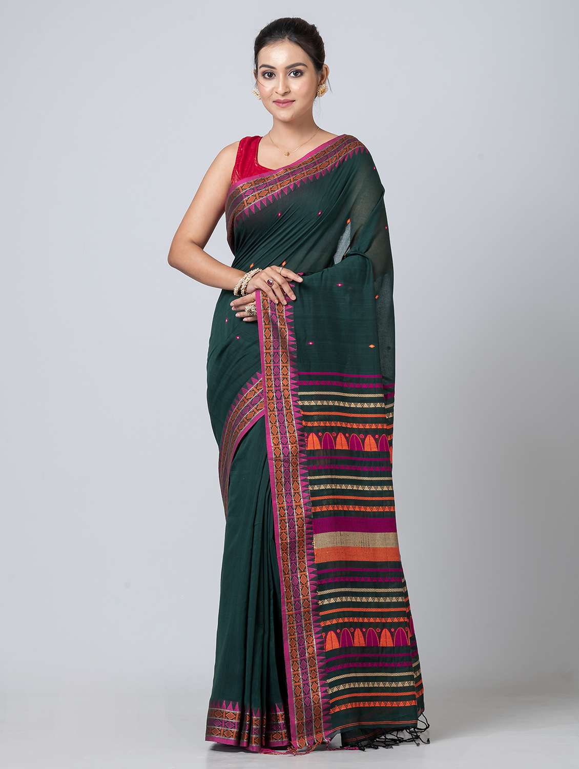 women self design handloom saree with blouse - 21648379 - Zoom Image - 0