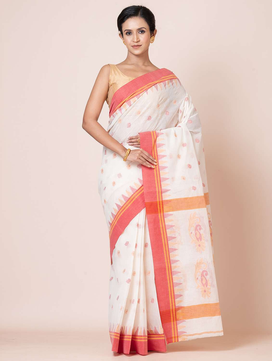 women self design handloom saree - 21648400 - Zoom Image - 0