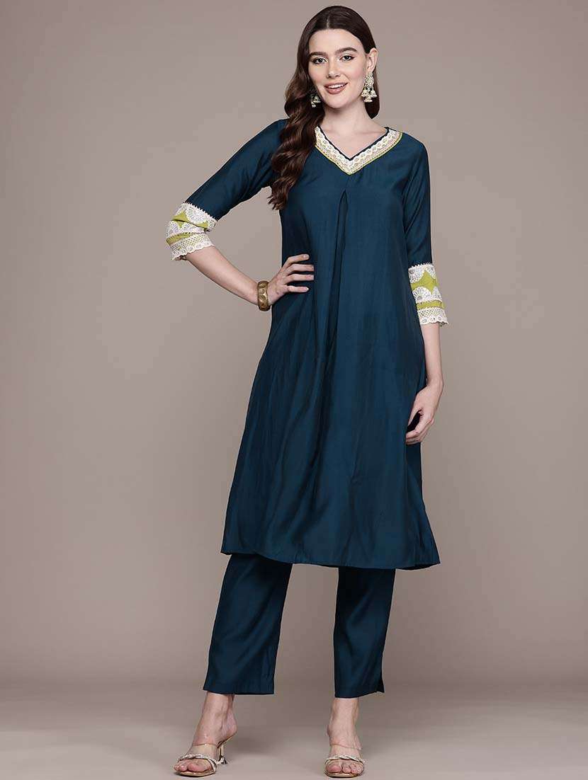 women solid lace work v neck kurta pant set