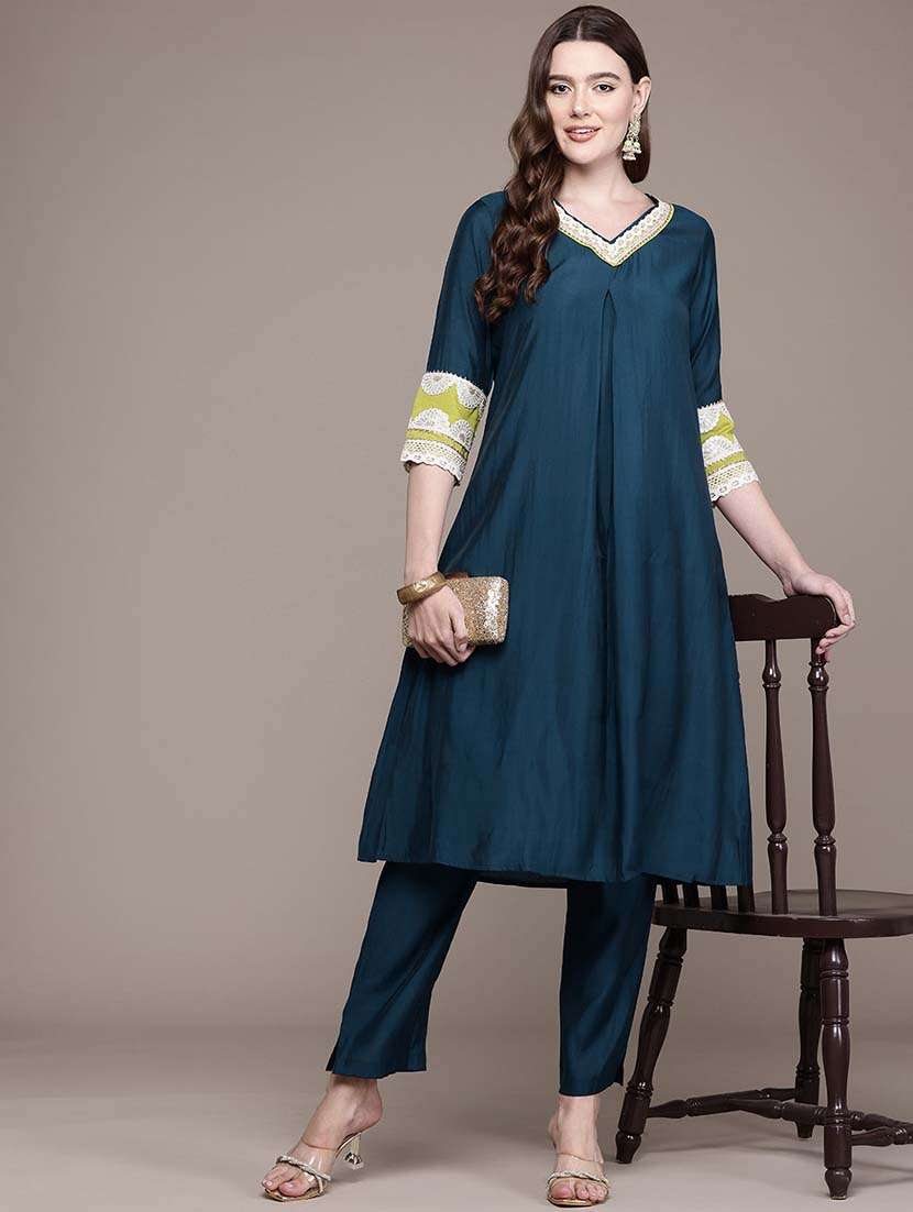 women solid lace work v neck kurta pant set - 21648663 -  Standard Image - 3