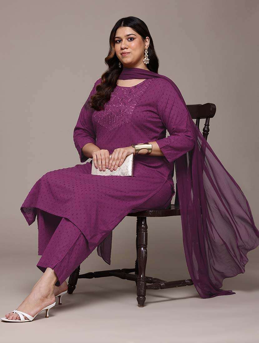 women plus size three quarter sleeve kurta pant with dupatta set - 21648674 -  Standard Image - 3