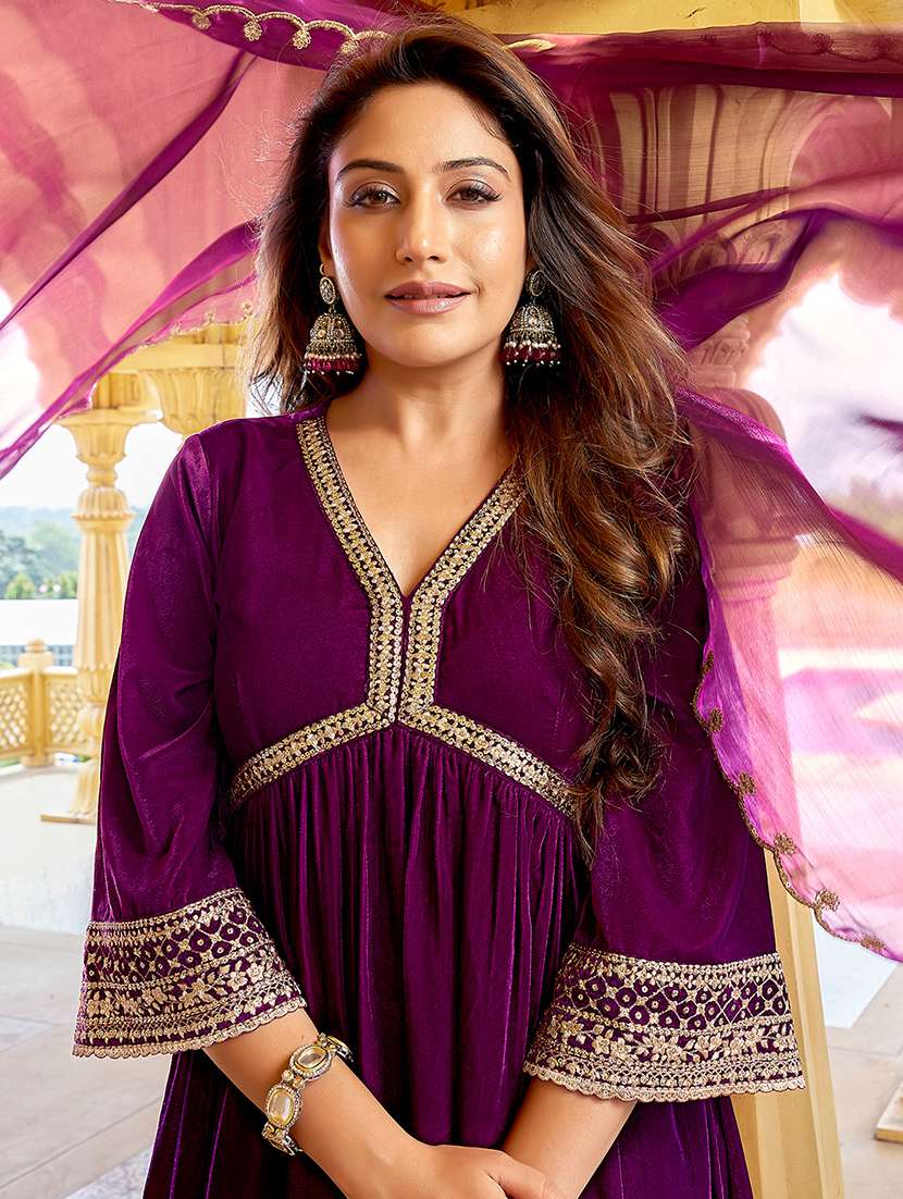 women embroidered kurta pant set with duaptta - 21648957 -  Standard Image - 3