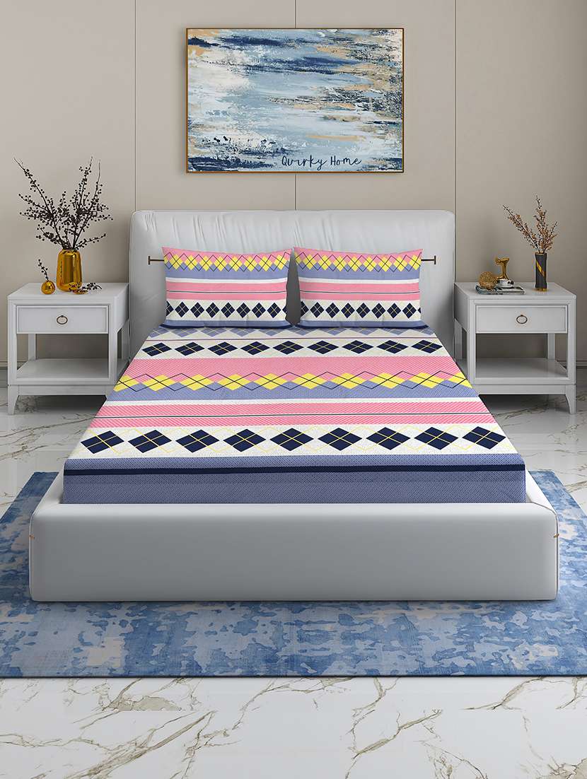 quirky home rome cotton blend fitted queen bedsheet with 2 pillow cover | pink bue diamond - 21649697 -  Zoom Image - 0