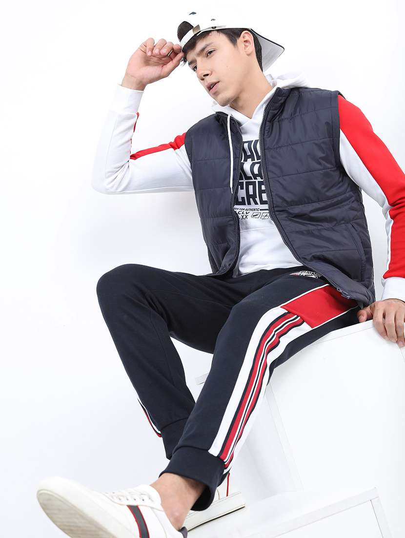 men solid sleeveless quilted jacket - 21651056 -  Standard Image - 3