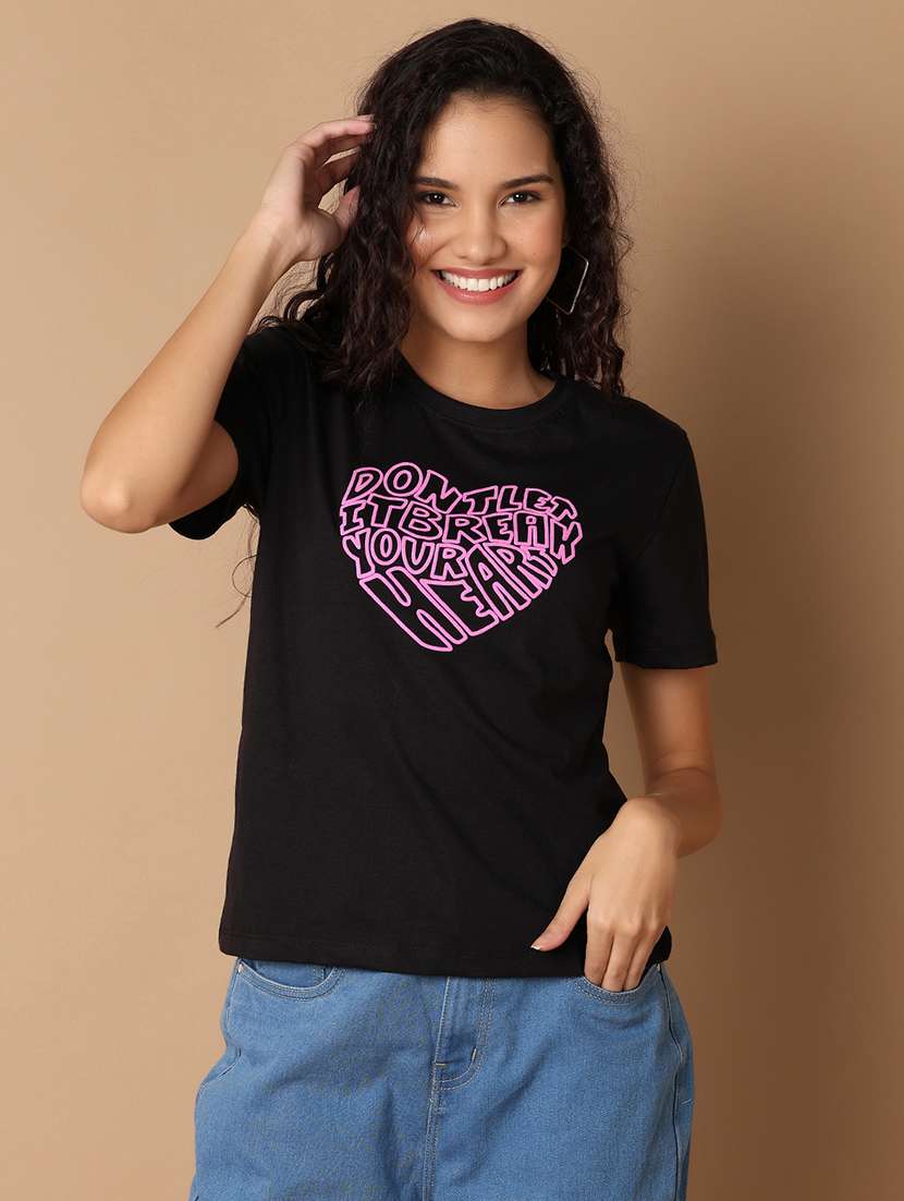 women round neck chest print t-shirt