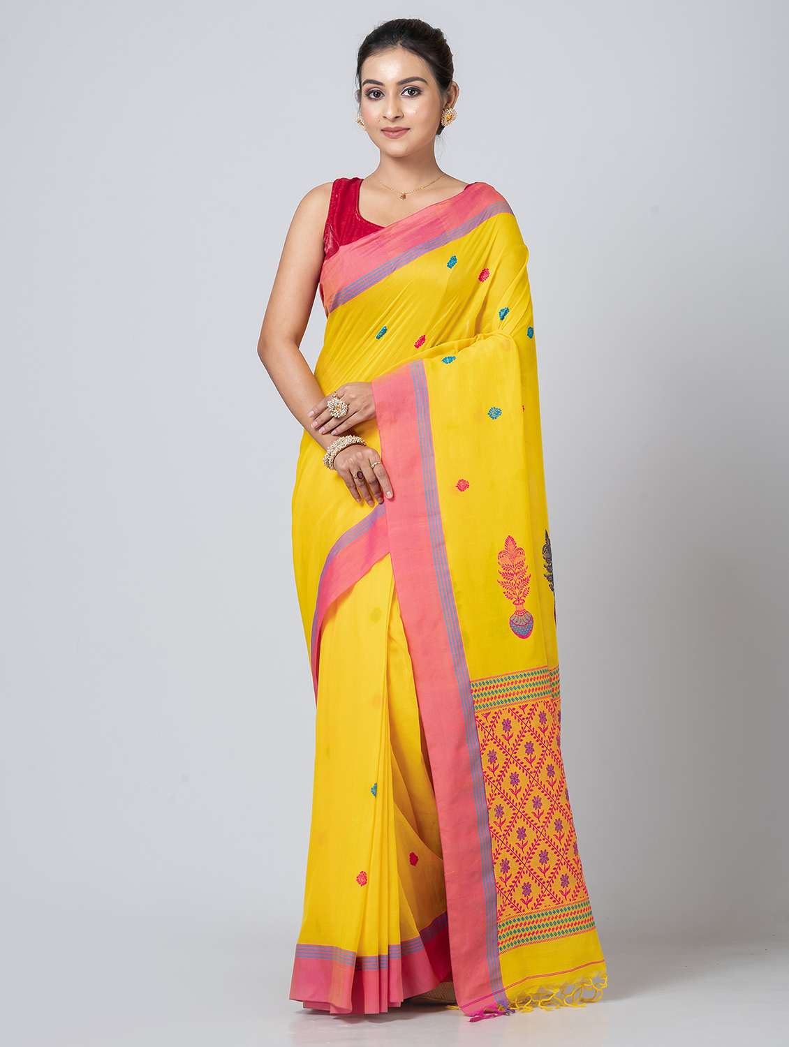 women yellow printed saree with blouse - 21651713 - Zoom Image - 0