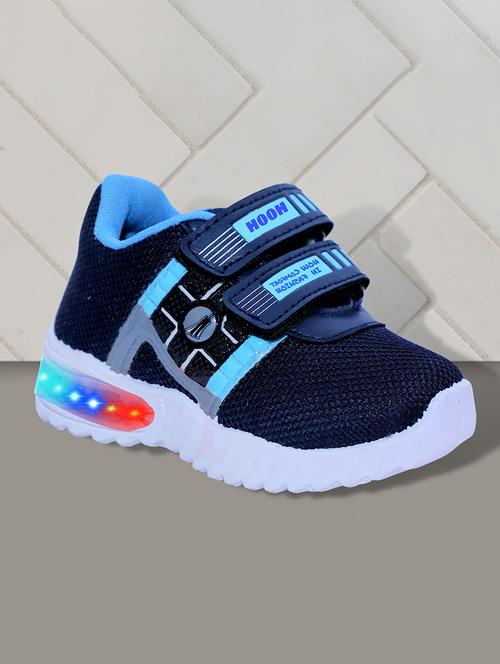 kids unisex velcro sport shoes - 21660220 -  Standard Image - 0