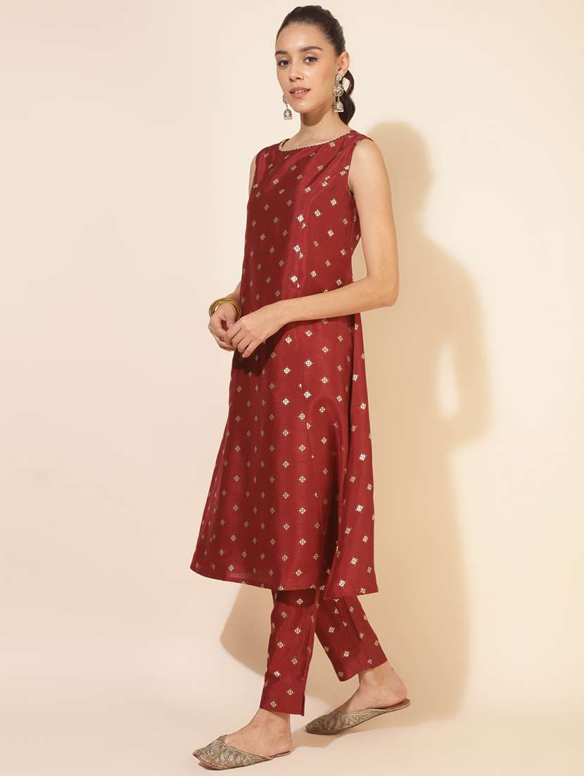 women maroon foil printed sleeveless kurta pant with dupatta set - 21660494 -  Standard Image - 3