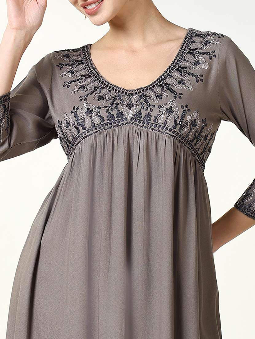 women three quarter sleeve kurta pant with dupatta set - 21661537 -  Standard Image - 5