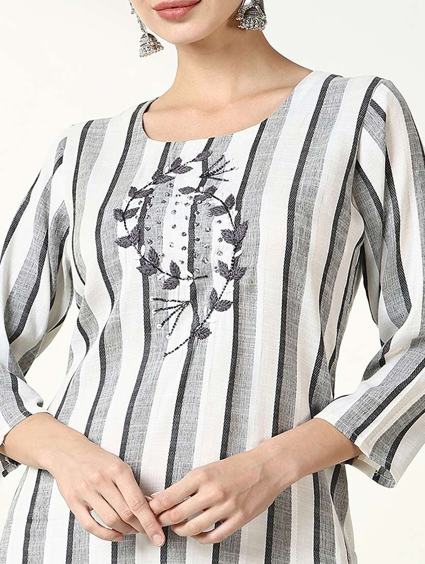 women striped three quarter sleeve straight kurta - 21661560 -  Standard Image - 5