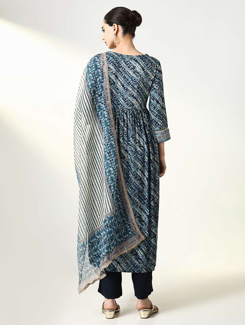 women printed kurta pant set with dupatta - 21661585 -  Standard Image - 3