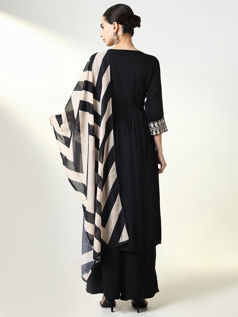 women embroidered kurta palazzo set with dupatta - 21661593 - Standard Image - 3