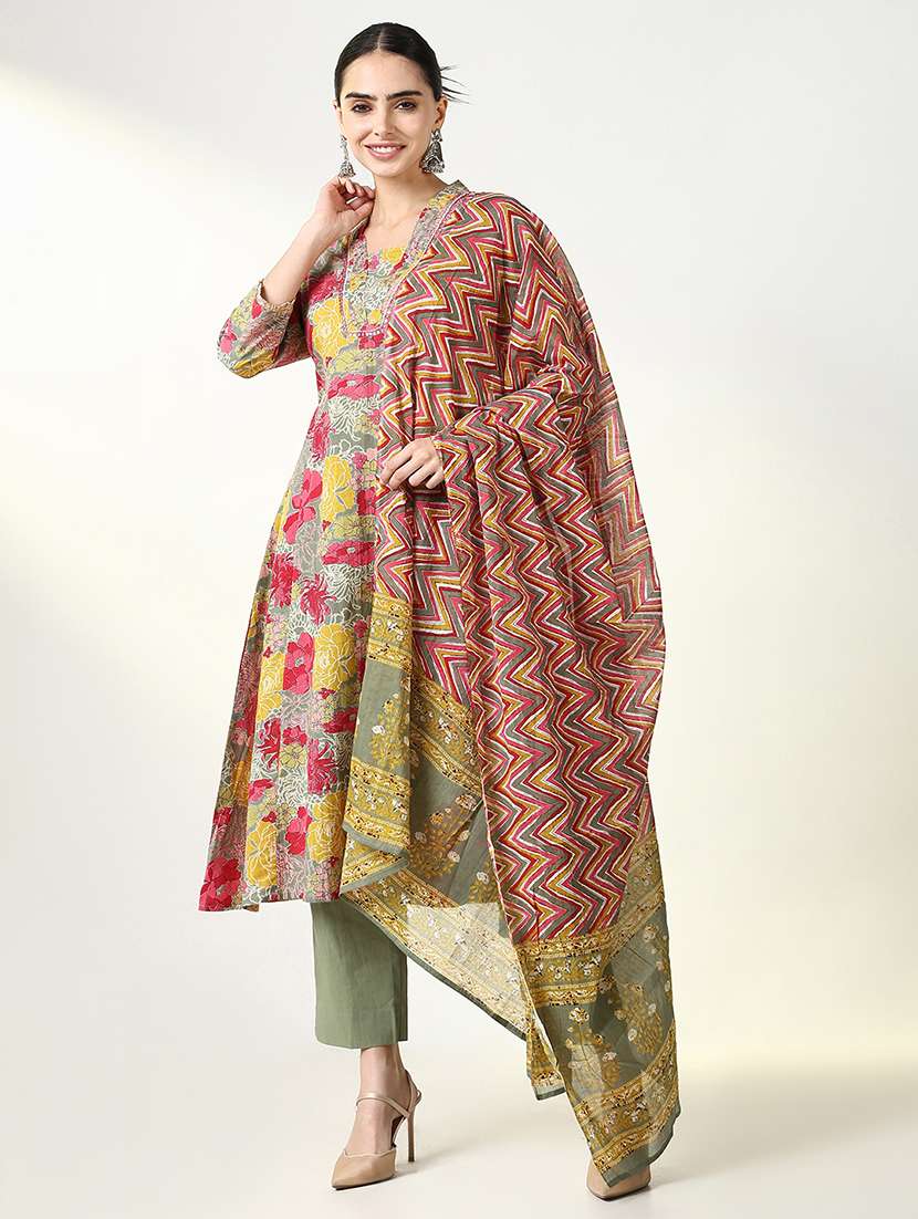 women floral kurta pant set with dupatta