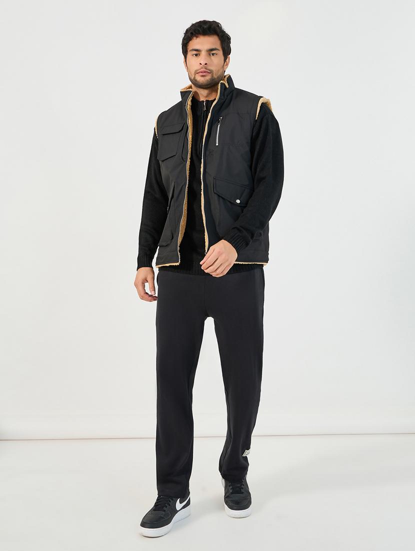 men black solid sleeveless casual jacket - 21662693 - Standard Image - 3