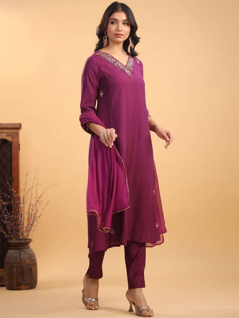 women embroidered kurta pant set with duaptta - 21663954 -  Standard Image - 3