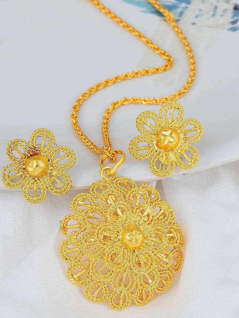 women gold plated blooming flower design necklace with earrings