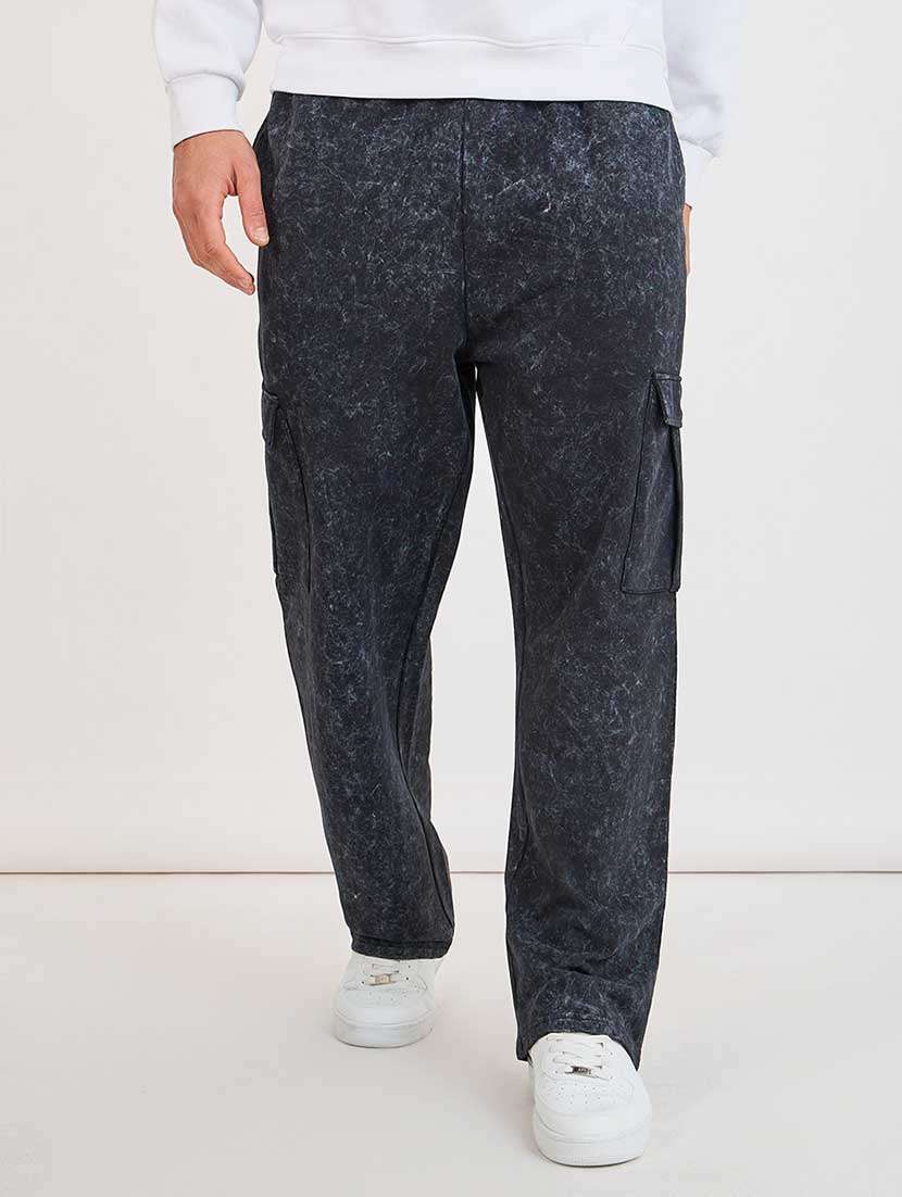 men black printed cargos