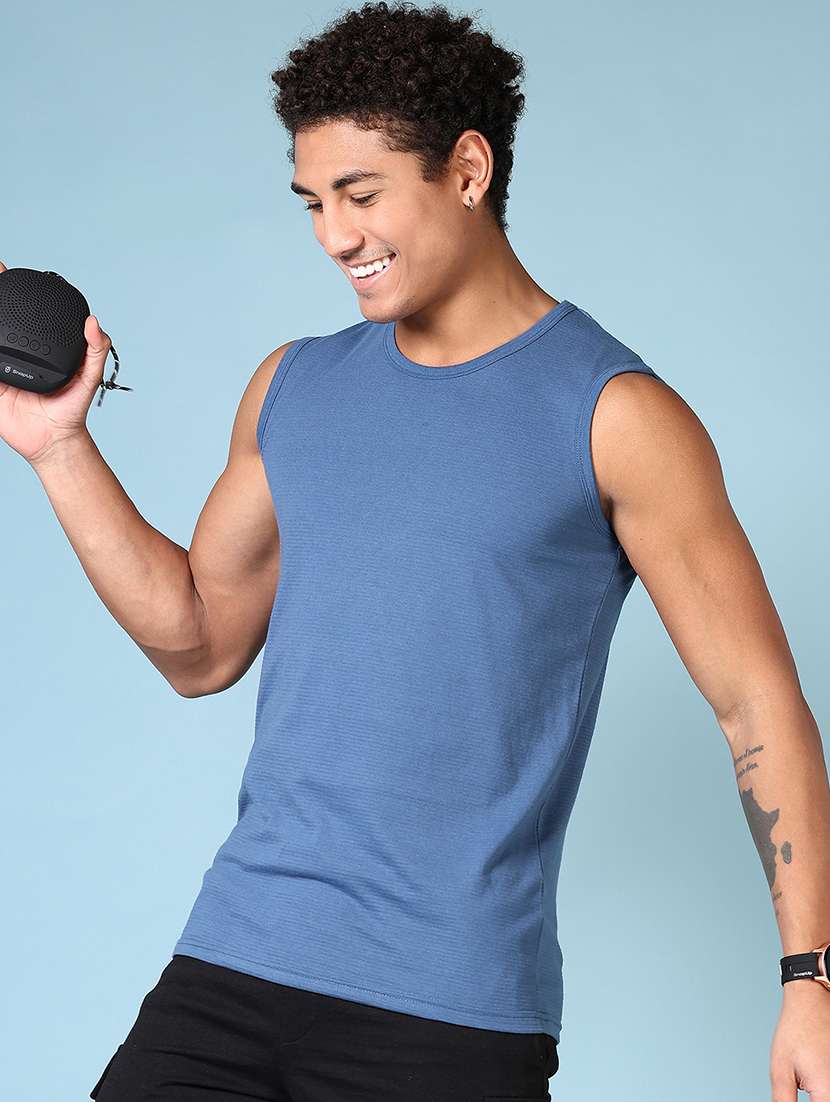 men round neck solid vest