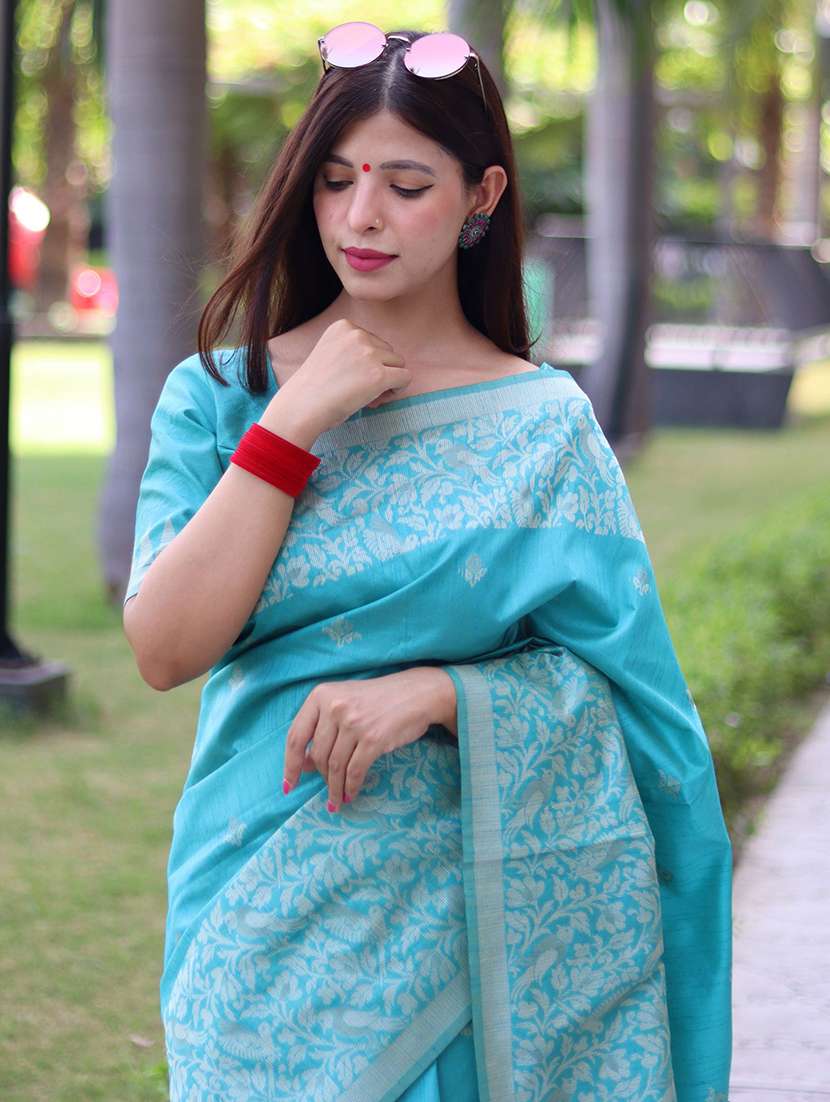 women self design handloom saree with blouse - 21667387 - Standard Image - 3