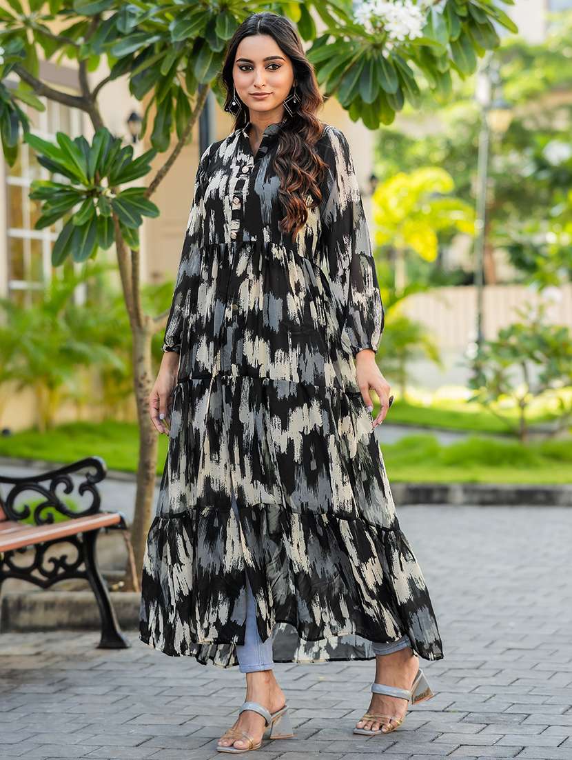 women black printed mandarin neck front slit kurta - 21668002 - Zoom Image - 0
