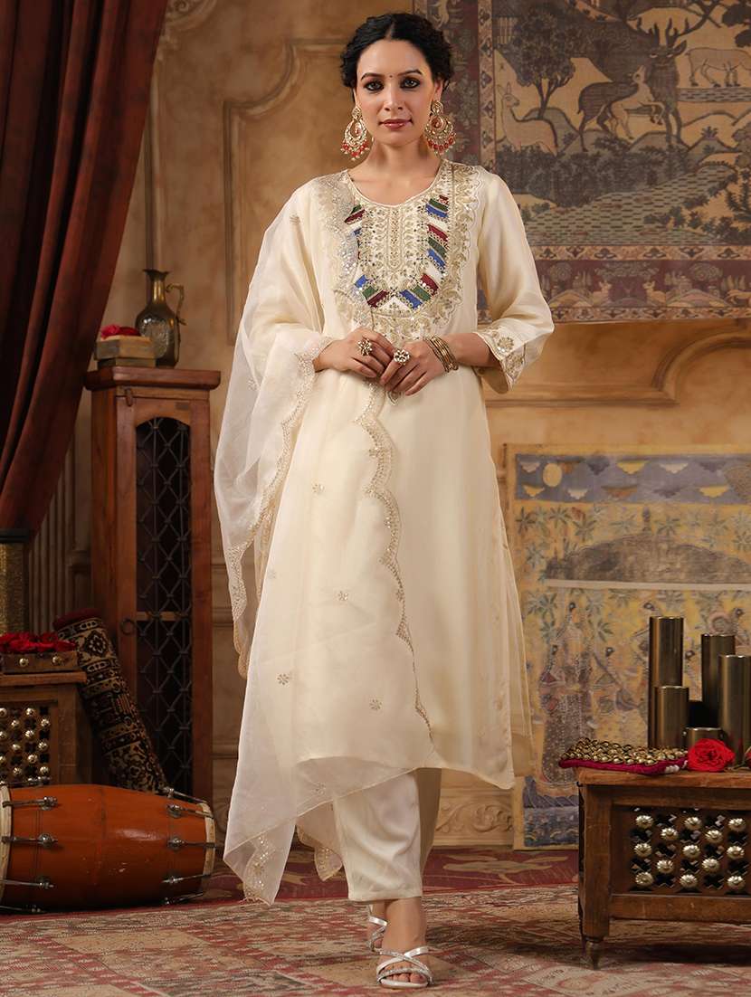 women zari work kurta pant set with dupatta - 21668131 - Zoom Image - 0