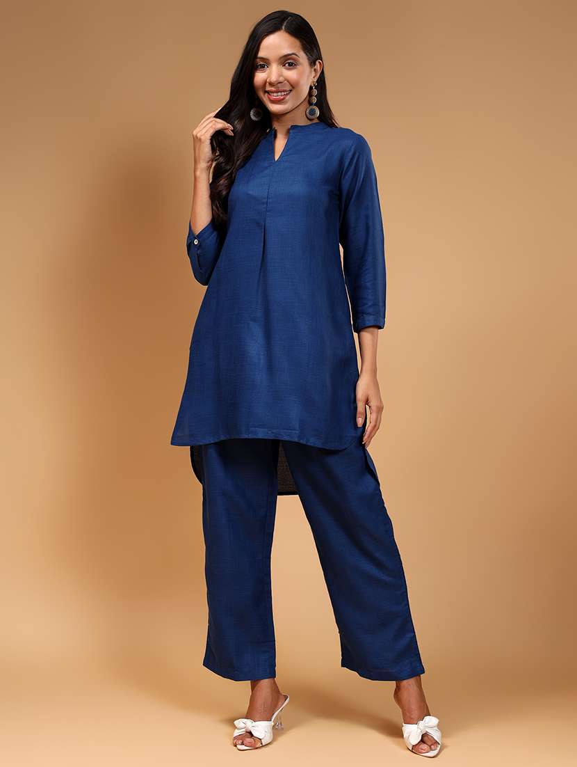 women solid notch neck co-ords set - 21668333 - Zoom Image - 0