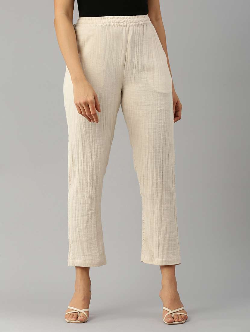 women cream solid mid rise straight trouser