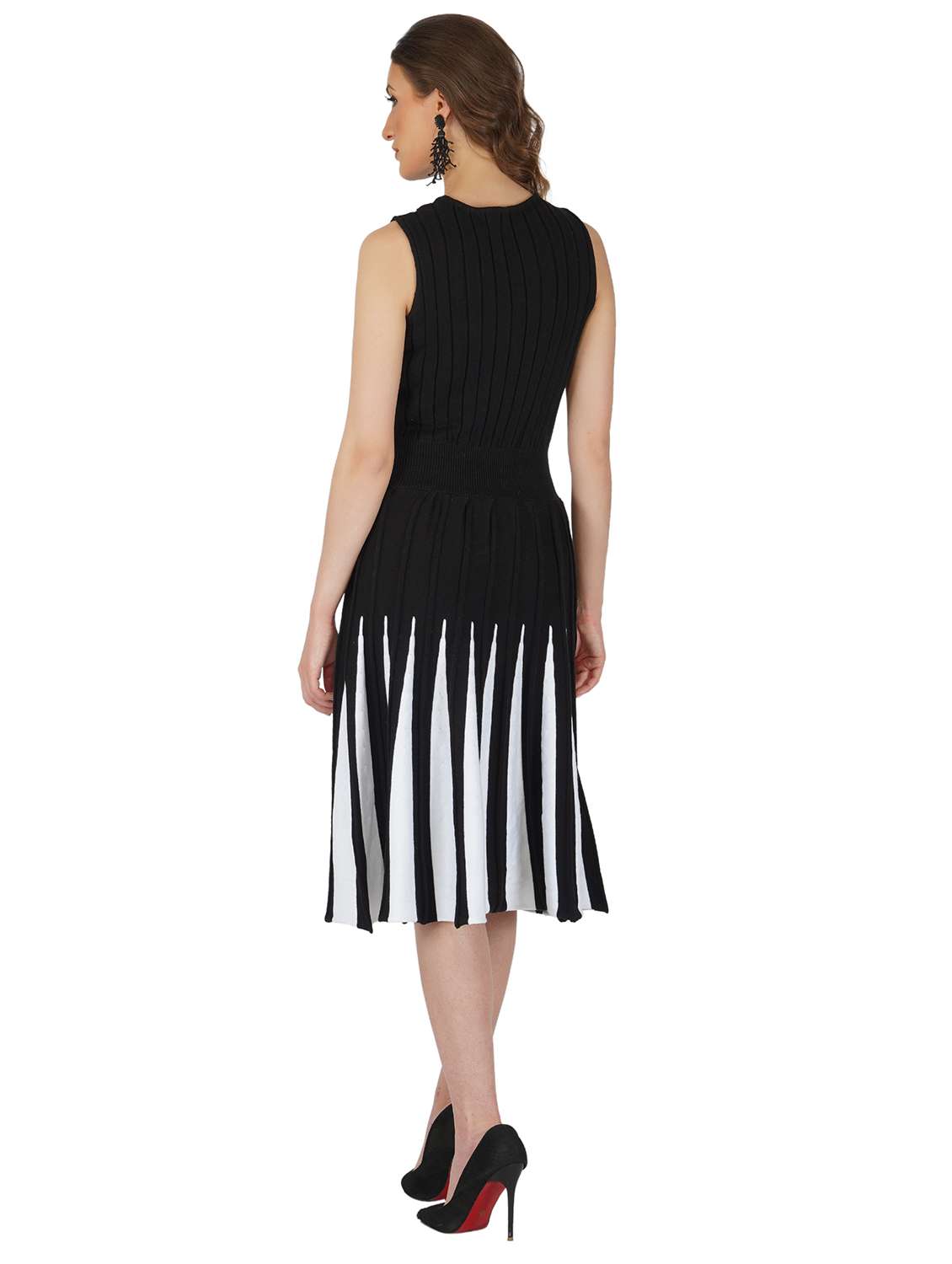 women sleeveless acrylic dress - 21669667 -  Standard Image - 3