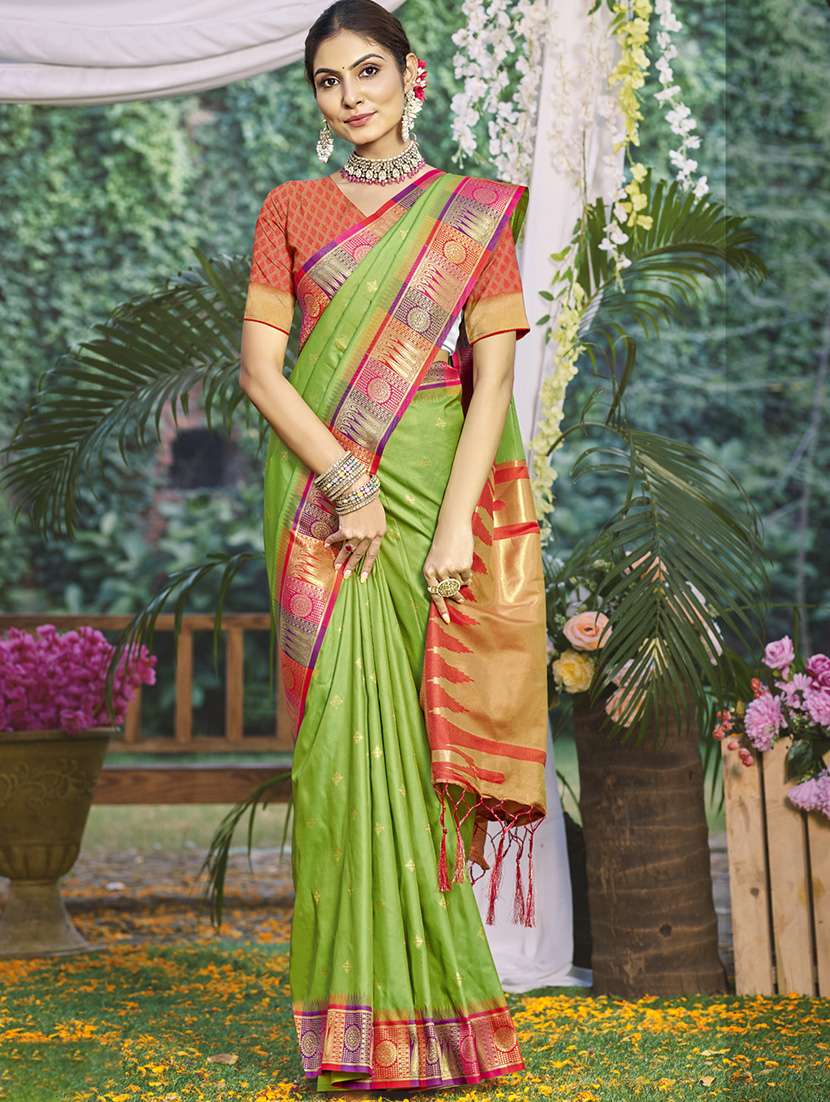 women self design bordered saree with blouse