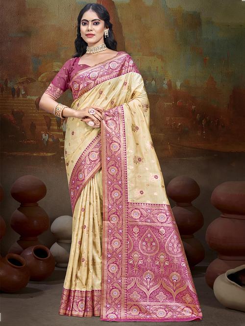 women self design bordered saree with blouse - 21671136 - Standard Image - 0
